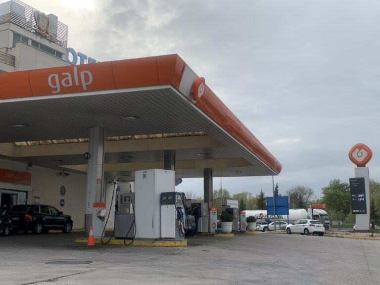 Panel de precios de una gasolinera Galp en España